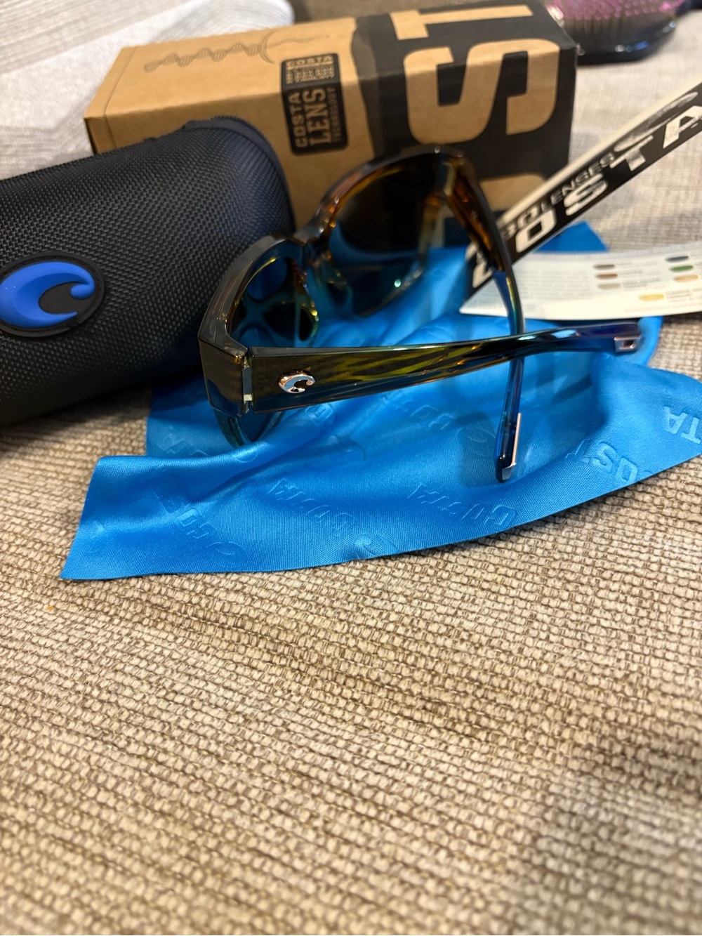 Costa Waterwoman 2 Sunglasses with 580p Blue Mirror Lenses - Picture 2 of 4
